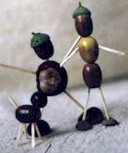 2 eikelfiguurtjes